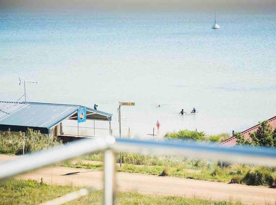 Bruny Boathouse Acomodação com café da manhã Alonnah Exterior foto